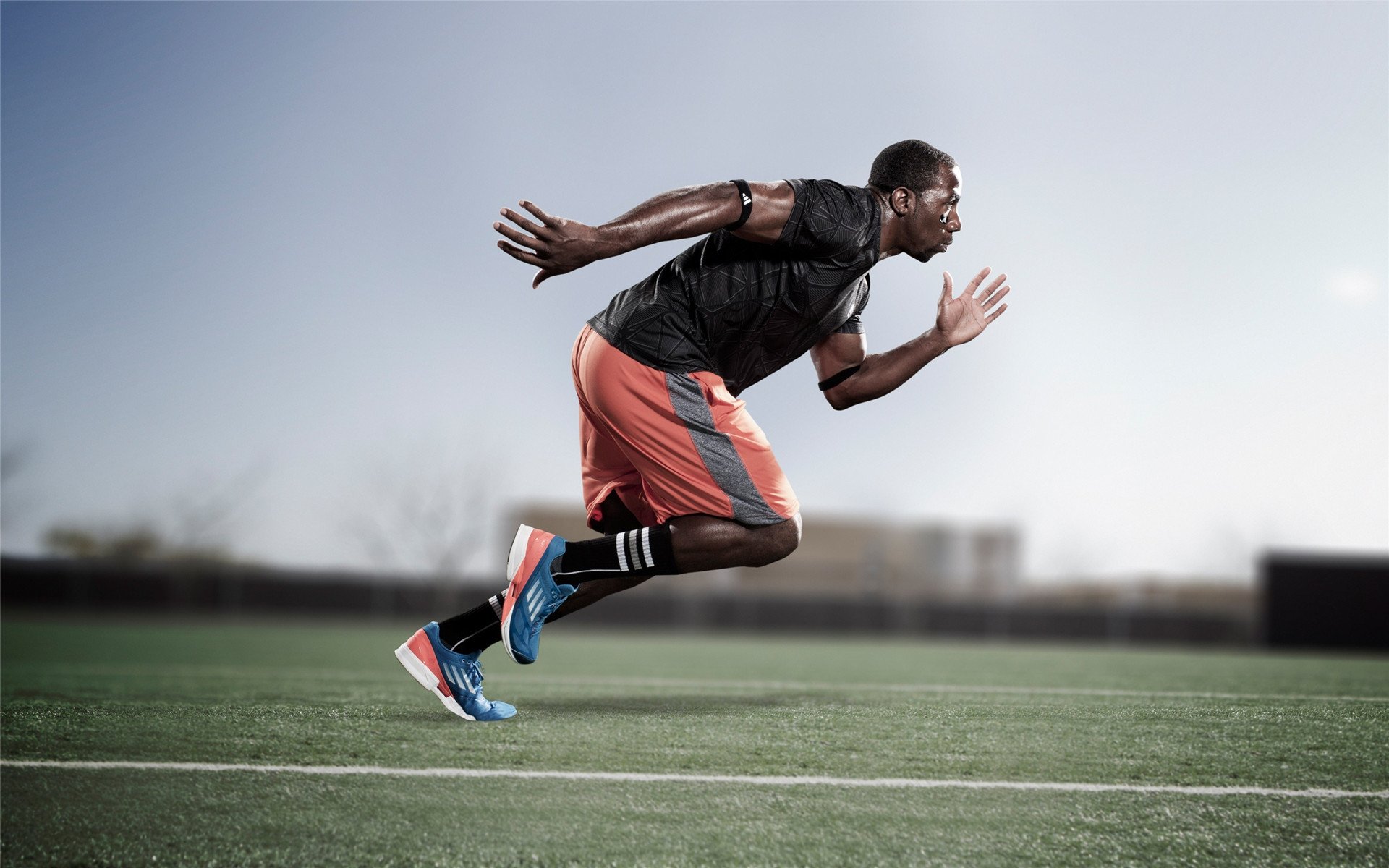 F1街道赛之夜，当引擎轰鸣撞上贝恩的寂静杀伤